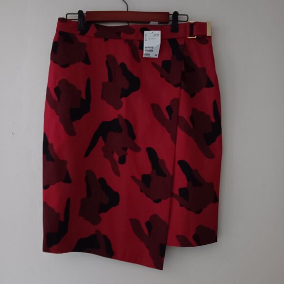 Red and Black skirt - Picture 4 of 7